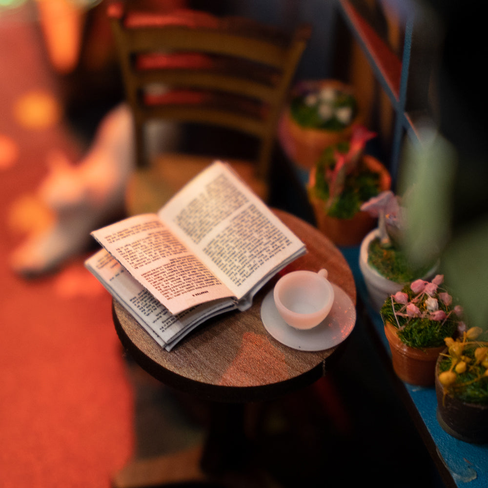 Dreamy MiniAlley - Booknook DIY kit