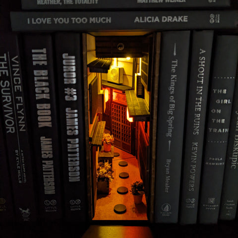 Dark Night Artist Alley Book Nook With a Mirror,old Tenement Houses Booknook,bookshelf  Insert Decor With Light,finished Diorama 